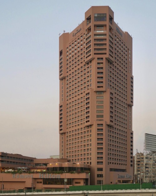 To the south of the Maspero and the Foreign Ministry stands a third skyscraper of roughly-equal heig