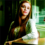 gwen-parkers:  Lydia Martin + 5A hairstyles 