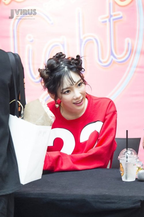 Taeyeon (SNSD) - Fansign Event Pics