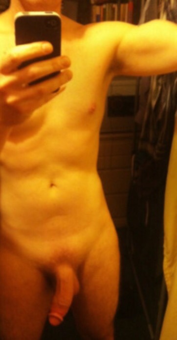 evanbigdick2: Hey y'all .. just in case you forgot or didn’t know 