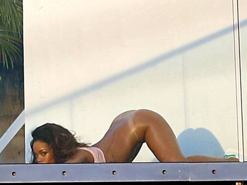 celebs-nudes:  Rihanna – Nude Photoshoot Candids in Hollywood