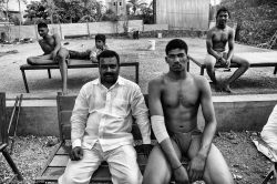 chicorea:  Indian wrestling.