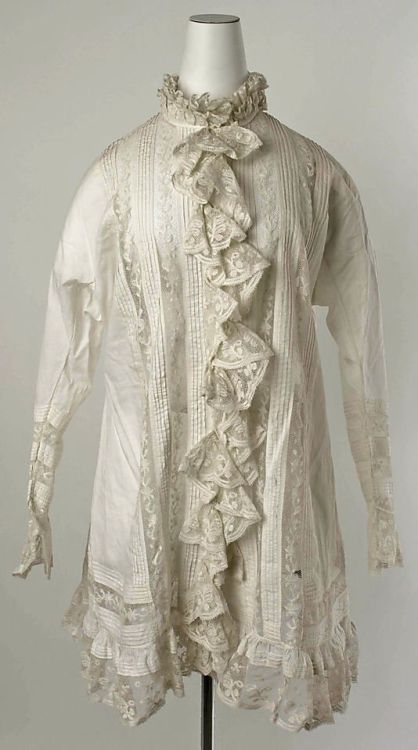 American cotton dressing jacket 1870&rsquo;s, from the MetMuseum