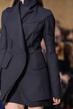 turnyourfacetothesun:  Maison Martin Margiela - Fall 2013. black clothes 