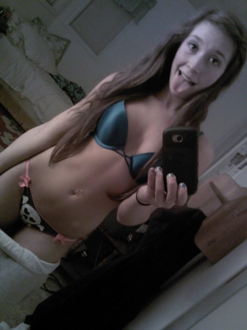 reallysexyselfshots:  Thanks for the sexy submission!