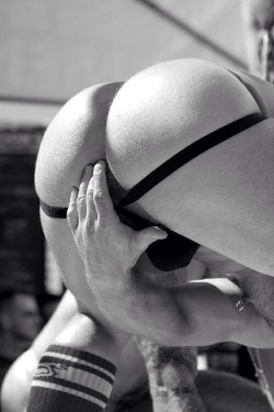 dashboardbutts:  Paradise By The Dashboard Butts For more hot butts follow: Dashboard Butts                                   