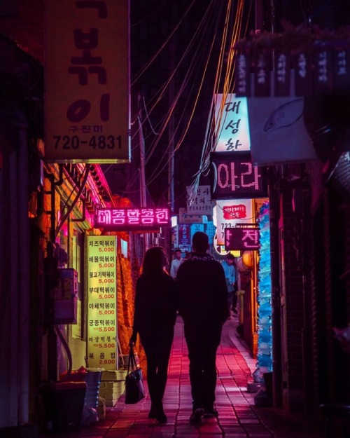 noealzii:Seoul cyberpunk photography www.instagram.com/noealzii