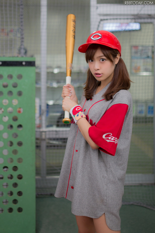 gkojaxmeetsrebloggersuptown:  カープ女子 