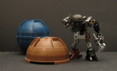 bobthedoctor27:  Builder of the Toa Canisters An Av-Matoran known to have interacted with Tren Krom 