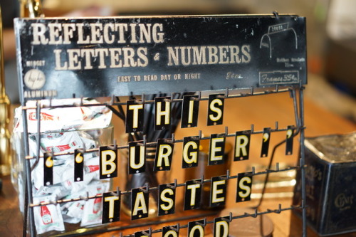 McLEAN -old burger stand- 1 スカイツリーが見える蔵前にある ハンバーガー屋さんとコーヒースタンド。