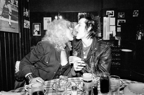 twixnmix: Nancy Spungen and Sid Vicious photographed by Richard Mann at Joe Allen’s in London,