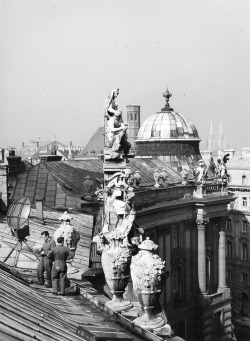 Wearevintagevienna:am 14. Oktober 1955 Wurde Das Wiener Burgtheater In Einem Feierlichen