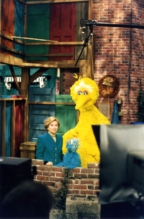 toughpigs:Hillary Clinton and Sesame Street’s Big Bird, Oscar, and Rosita.