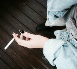 bemyteenagedreambaby:  Cigarette. na We Heart