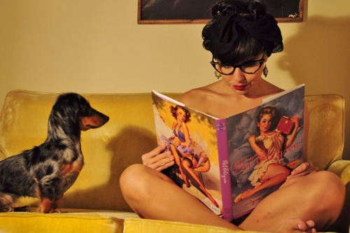 vincentvangonads:  Happy naked reading day everyone! (Dottie isn’t really interested in this b