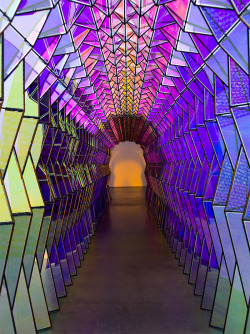 asylum-art:   Olafur Eliasson: One Way Colour Tunnel  2007 Olafur Eliasson’s colorful, kaleidoscope-like glass tunnel comes to life when you stroll through it one way, but if you look back over your shoulder, the panels appear black. 