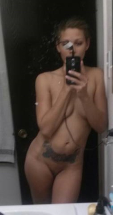 usmilitarysluts:  Beautiful Army admin PFC shows off her body.