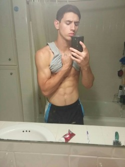 straightboyspics:  😍I love straight boys😍