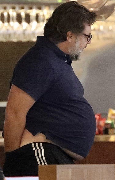 blaotedmark:Russell Crowe went from fit stud to overstuffed stud. 