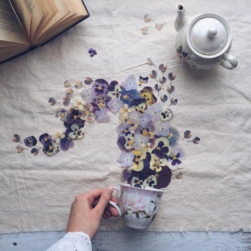 mymodernmet:Toppled Teacups Overflow with Dried Leaves and Delicate Flowers