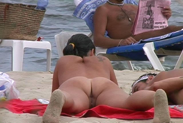 girlsbeach:  More hot beach girls at http://girlsbeach.tumblr.com/