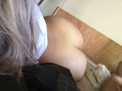 @omgcurvyandsexy Ass in bed