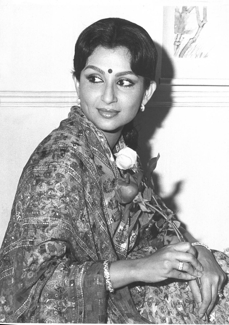 Retro Bollywood - Sharmila Tagore