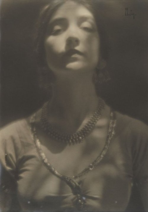 Edward Weston, Portrait of Ruth St. Denis, 1916