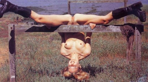 Porn Pics earthn:  Upside-down cowgirl. Color corrected.