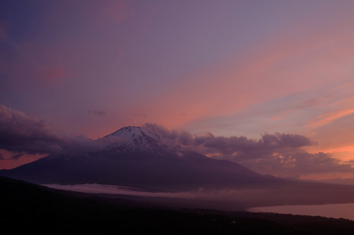 燃える富士 por tohsuke minatoya Por Flickr: 山中湖パノラマ台　山梨県南都留郡山中湖村