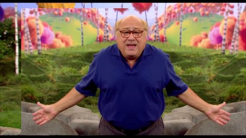 monetizeyourcat:danny devito is almost perfectly symmetrical. one of the most beautiful sights in na
