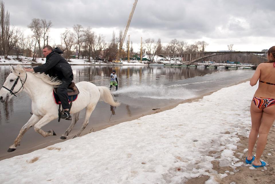 dutchster:  Meanwhile in Russia… (via)