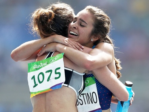 daniellethesheep:Abbey D'Agostino (USA) and Nikki Hamblin (NZL) showing true sportsmanship after c