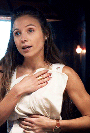vanilladipdonuts:Waverly Earp + abs and arms
