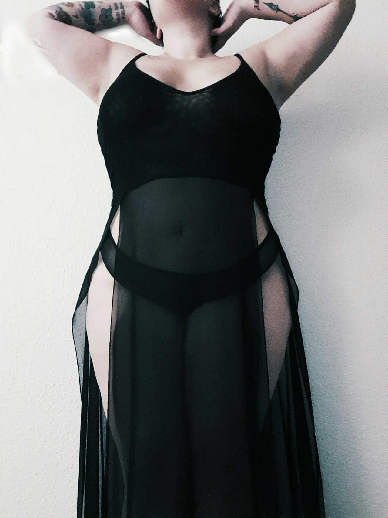 thick-thighs-and-everything-nice: