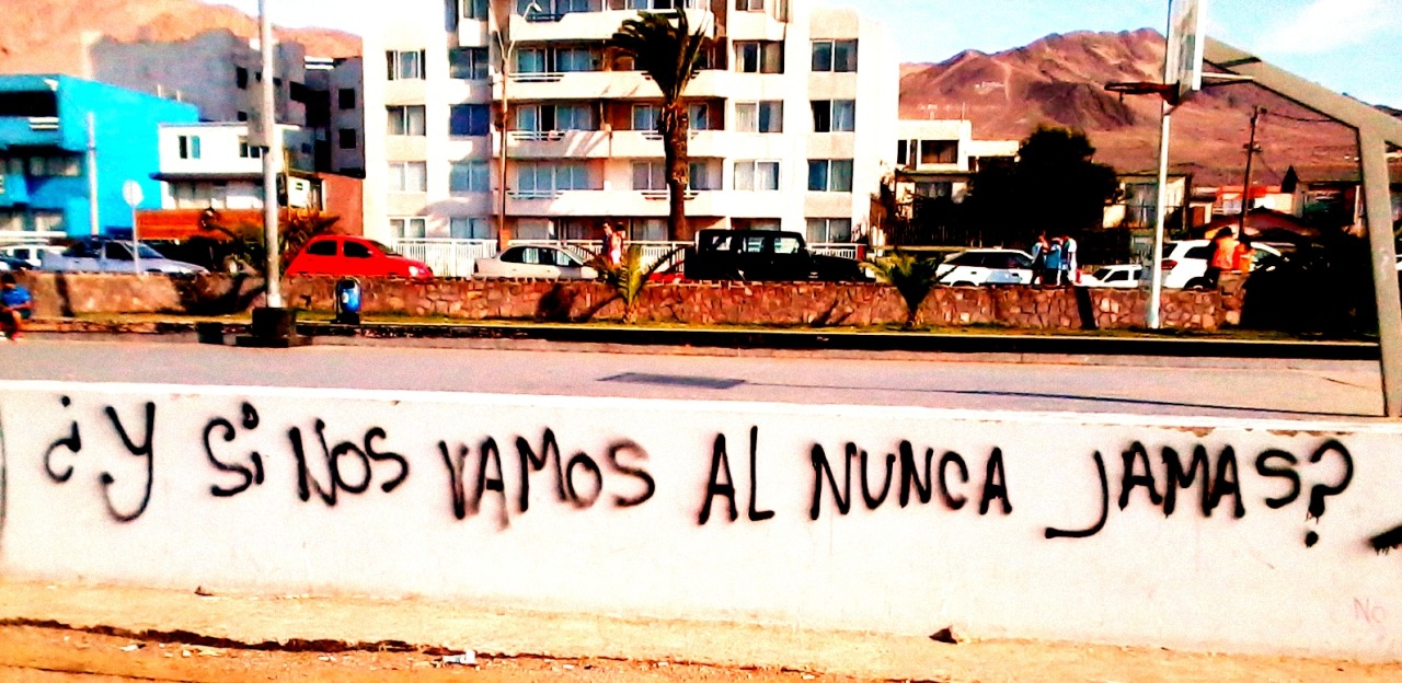 umpi-lumpi:  unetealbaile-delosquesobran:  siempre cuando salgo paso por esta huea,
