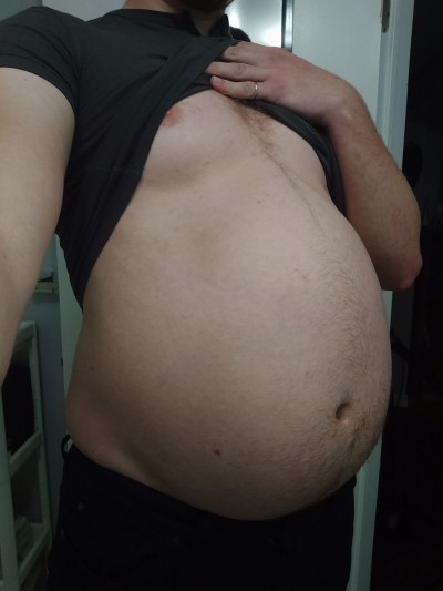 expandingvirgo:Halfway full in a tight shirt.. 10 pounds and well over a gallon in