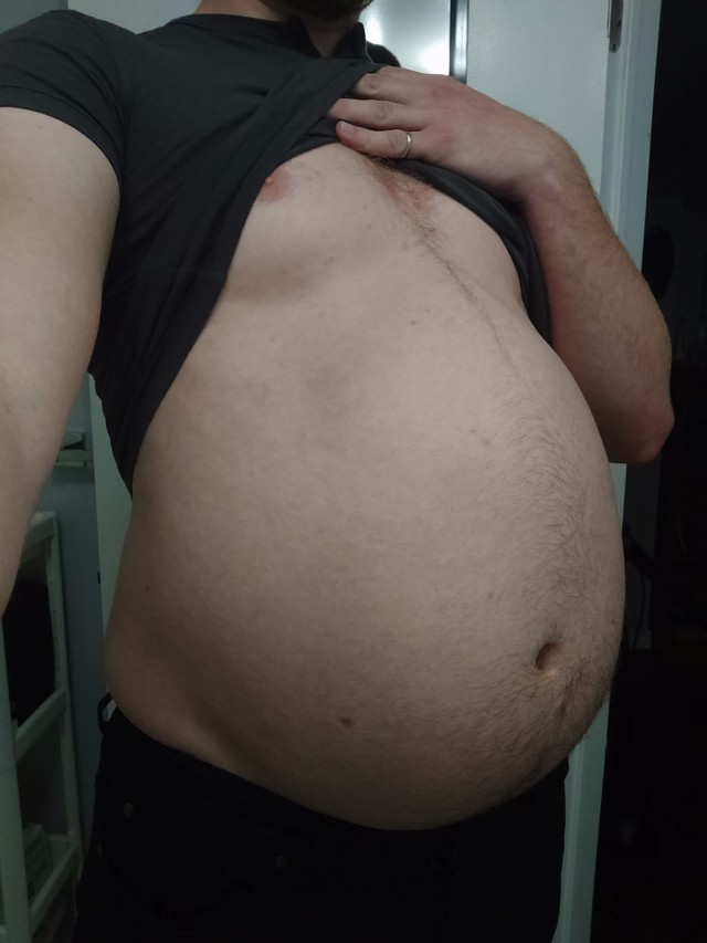 expandingvirgo:Halfway full in a tight shirt.. 10 pounds and well over a gallon in