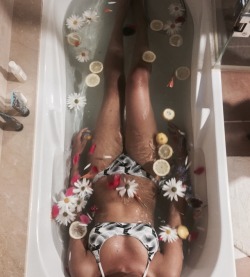nakedly:Took the prettiest bath today // taken from my instagram @annikabansal