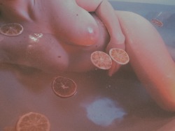 ccoconutcat:  bathing in coconut oil and dried oranges, just because it looks nice