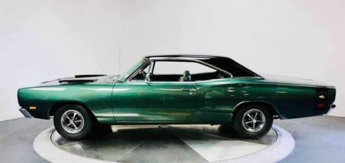 jacdurac:   1969 Dodge Super Bee Scat Trac  N96 Ram Air 2 door Hard Top Factory Paint code V02 Green two tone/mono tone w/ black painted roof  