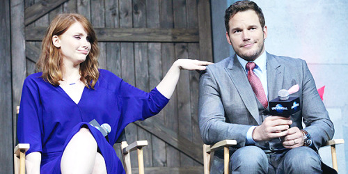 brycedhowardfr: Bryce Dallas Howard and Chris Pratt being dorks in China (x)