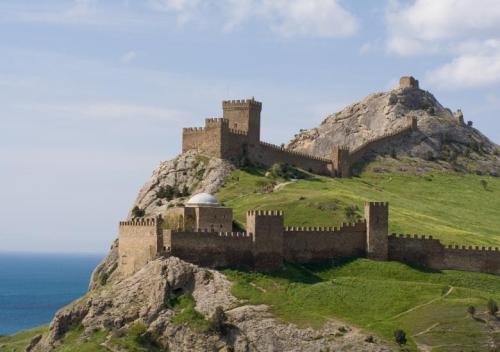 leradr:Sudak fortress, Ukraineen.wikipedia.org/wiki/Sudak
