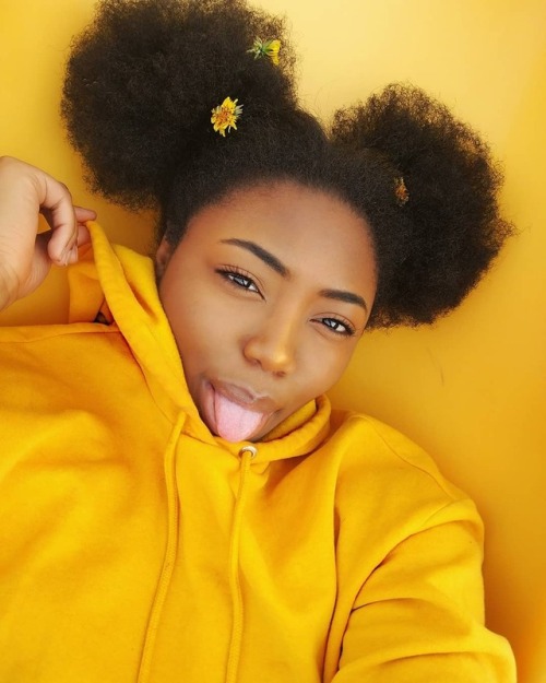 XXX yellow–ish:  ✨✨ photo