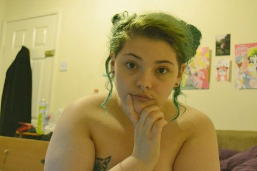 beautifullyundressed:  velvet-vulvae:  yes this is my face it is okay i am working on liking it  AWWWHHH 