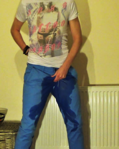 cute-wet-mess:  CuteWetMessSome photos of me pissing in my blue chinos. Enjoy!♥ cute-wet-mess.tumblr.com ♥