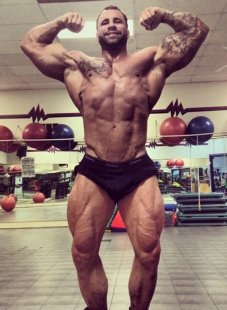 bodybuildermusclecentral:  bodybuildermusclecentral 