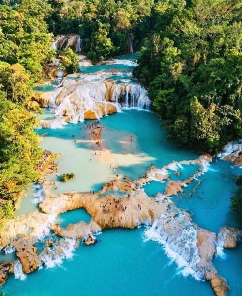 Las Cascadas de Agua Azul, Chiapas, una impresionante serie de bellísimas cascadas escalonadas, que 