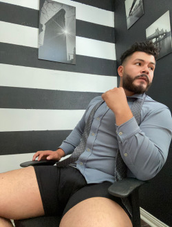 drinkyourjuiceshelby:latinoboyhairy:come and sit down