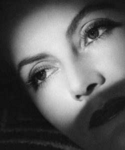 vampdreaminginhollywood:  Greta Garbo photographed